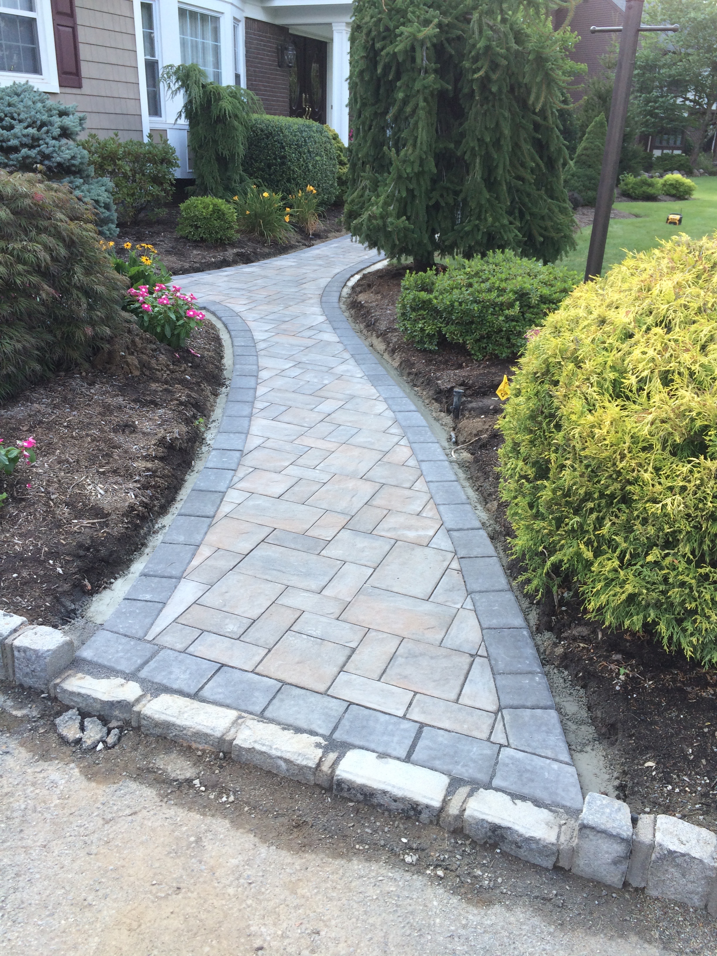 Eric’s walkway 2 – Bill LaFlesh Landscaping